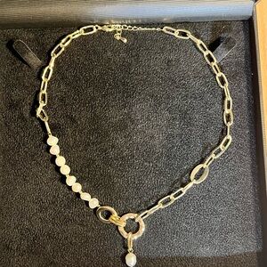 Elegant Gold Tone and Pearl Necklace